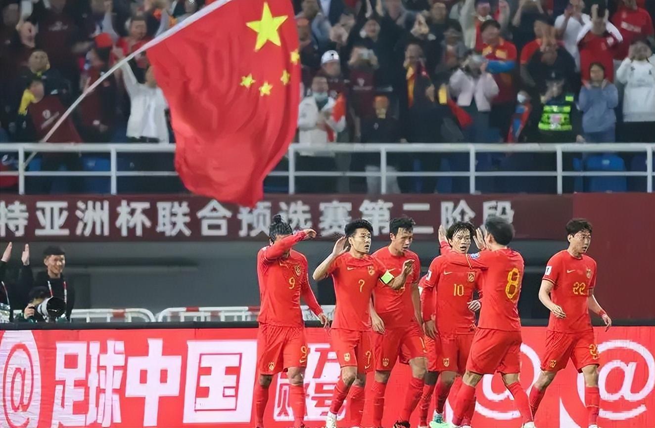 中国足球聚光灯下，球队实力逐渐崛起的简单介绍