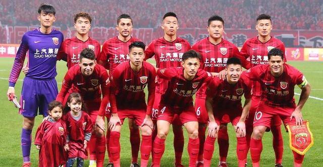 卫冕冠军连胜挑战者，占据积分榜榜首
